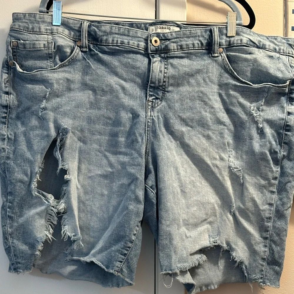 Torrid distressed shorts